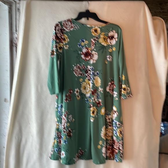 Dress - Picture 2 of 4